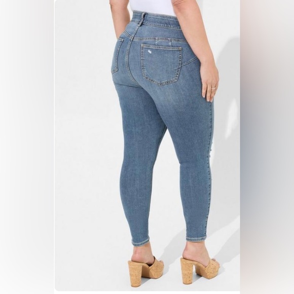 BNWT Torrid Bombshell Skinny Jeans 12R - Picture 10 of 11